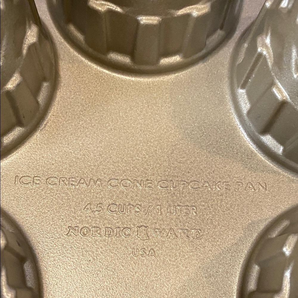 Nordic Ware Non-Stick Ice Cream Cone Cupcake Pan. 4.5 cups. Made in USA. - Picture 9 of 11